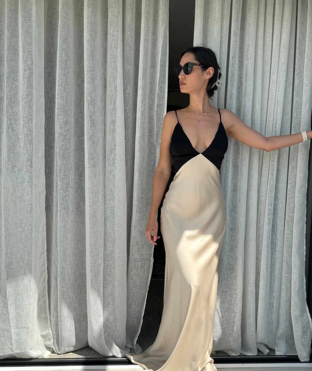 Aria uzun abiye elbisenin tam boy görünümü
